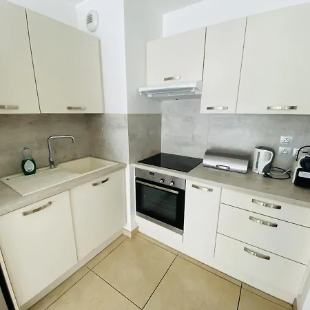 Val1- One Bedroom Center