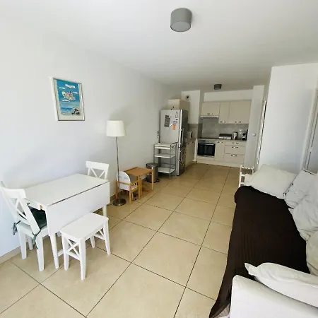 Val1- One Bedroom Center Apartment